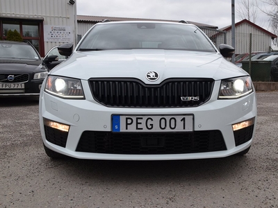 Skoda Octavia Combi RS 2.0 TSI Premium Panorama B-Värmare Navi