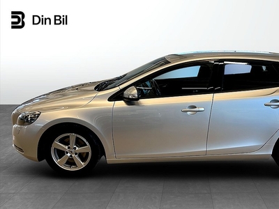 Volvo V40 T3 Manuell | 152HK | Kinetic | Baksensorer |