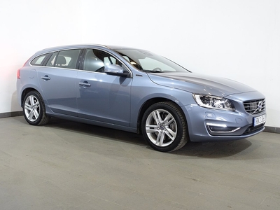 Volvo V60 D5 Plug-in Hybrid AWD Summum Drag Navi Skinn