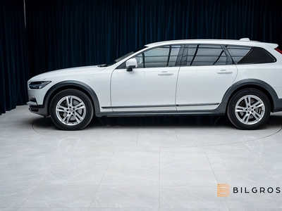 Volvo V90 Cross Country D4 AWD Momentum 190hk VOC Pilot Assist