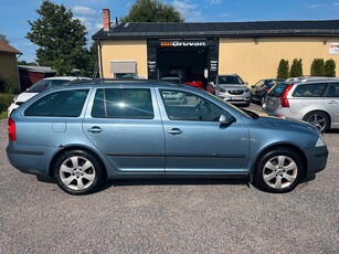 Skoda Octavia Kombi 1.6 FSI Drag/M-Värmare