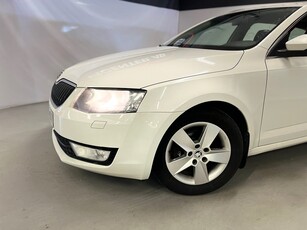 Skoda Octavia Kombi 1.6 TDI Drag PDC 2 ägare Kamrem bytt SoV