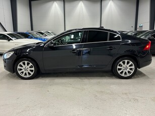 Volvo S60 T3 150HK SUMMUM SKINN NAVI ELSTOLAR KAMREM BYTT