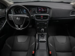 Volvo V40 D4 Momentum 177hk Pano Drag Värmare BLIS Radar VoC