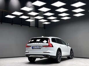 Volvo V60 Cross Country B4 AWD Momentum/Navi/Värmare/Läder