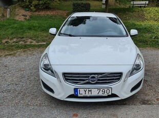 Volvo V60 D2 Momentum Euro 5 Dragk Bes tom 20251031