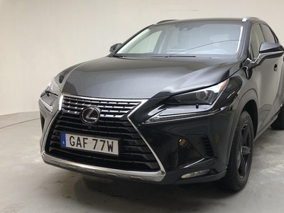 Lexus NX 300h AWD (197hk)