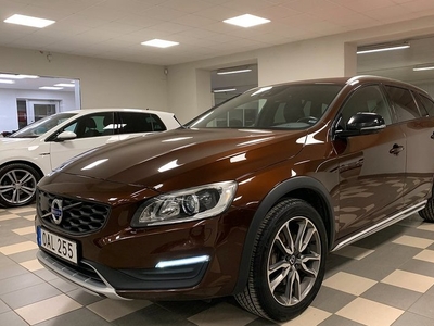 Volvo V60Cross Country D3 Summum VOC Navi Helskinn 2017, Kombi