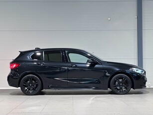 BMW 118I M Sport Shadowline Rattvärme Parkeringssensorer