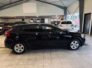 Volvo V40 D2 115hk 2 ägare Låg skatt VOC Backkamera Drag