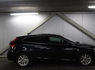 Volvo V40 D4 kamrembytt Momentum 190hk navi servad Voc