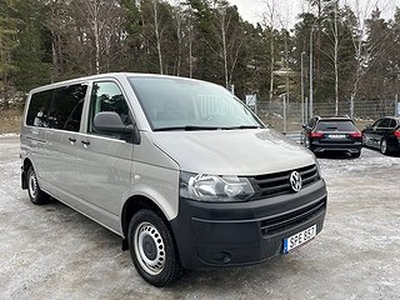 Volkswagen Caravelle 2.0 TDI 140hk 9-sits Lång Nyservad