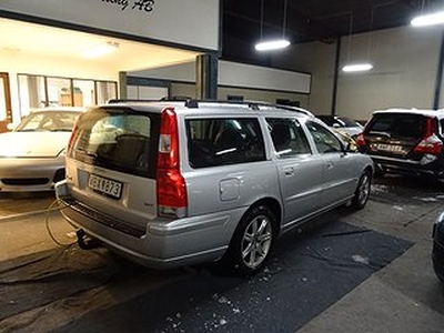 Volvo V70 2.5T 210hk Momentum Mycket bra bil Byte/Avbet 290:-