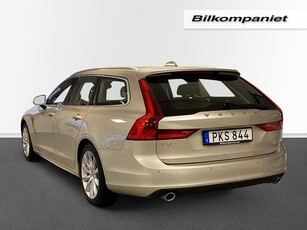 Volvo V90 T4 Momentum Edition