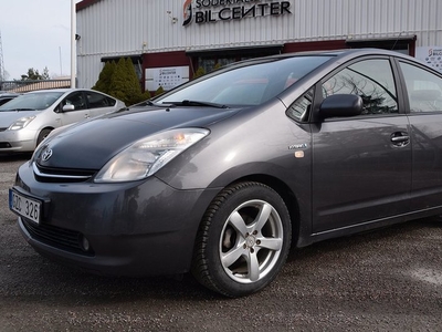 Toyota Prius1.5 VVT-i Euro 4 Navi Sensorer bak Bluetooth 2008, Halvkombi