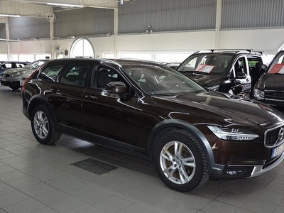 Volvo V90Cross Country D4 AWD Momentum 2019, Kombi