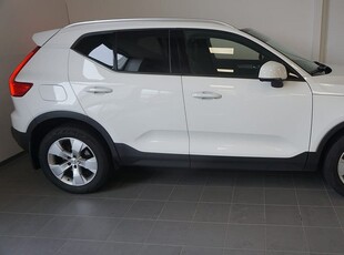 Volvo XC40 D4 AWD Momentum Intro Edition Drag, Backkamera, Navigation