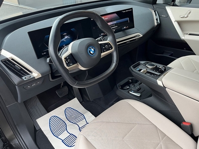 BMW iX xDrive40 Sport & Signature Package V-hjul