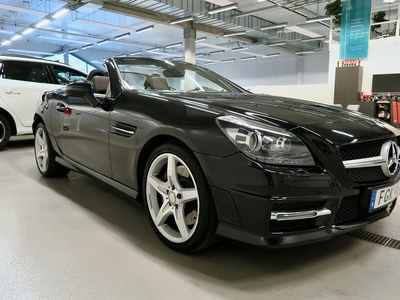 Mercedes-Benz SLK 200 AMG Sport / Panorama / Navigation