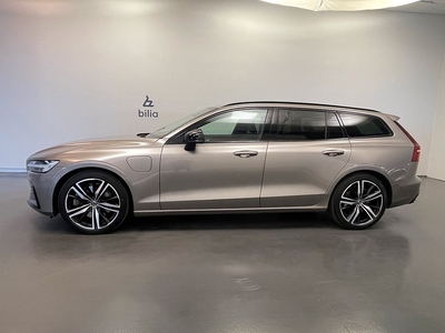 Volvo V60 Recharge T8 R-Design / Panoramaglastak /