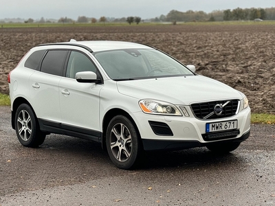 Volvo XC60 D4 AWD AUTOMAT / SKINN / DRAG / FULLSERVAD