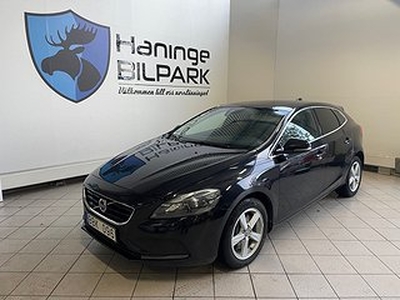 Volvo V40 CYBER MONDAY D3 Momentum GPS / PANORAMA / DRAG / PDC