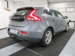 Volvo V40 D3 150 hk Momentum Drag Panorama Nyservad Värmare