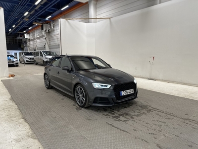 Audi A3 35 TFSI 150hk S-Line Sensorer Svart Optik Välservad