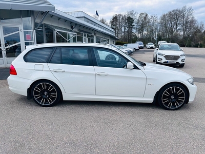 BMW 318 d Touring Euro5 M-Sport PDC Bak Halv Skinn Dragkrok