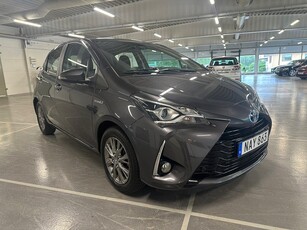 Toyota Yaris Hybrid e-CVT Euro6 SoV-Hjul MOMS VAT Backkamera