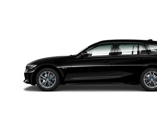 BMW 330e xDrive Touring / Model Sport