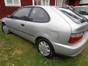 Toyota Corolla 3D 1.3 NYBES IDAG U.A./SKATTEFRI/FINANS/INBYTE/BRA SKICK