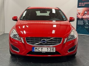 Volvo V60 D5 AWD Geartronic Momentum Automat| D-Värmare |PDC