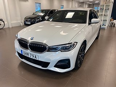 BMW 330e Sedan M Sport Steptronic Navi