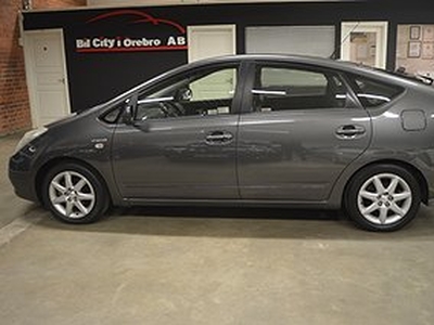 Toyota Prius 1.5 (112hk) VVT-i + 3CM CVT / GPS / B-Kamera / Nyservad & Besikt