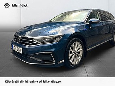 Volkswagen Passat GTE Cockpit Panorama Drag Skinn Navi Moms