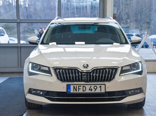 Skoda Superb Kombi 2.0 TDI Style Drag Kamera