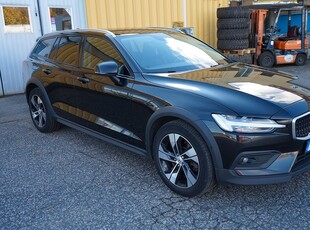 Volvo V60 Cross Country B4 AWD Adv Ed / SoV / Navi / Värmare