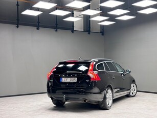 Volvo V60 T5 Summum / Drag / Läder / Bluetooth / Nyservad