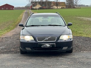 Volvo V70 2.5T | AUTOMAT | DRAG | SKINN | BESIKTAD