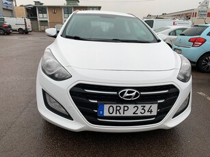 Hyundai i30 1.6 CRDi Besiktad servad Dragkrok AC