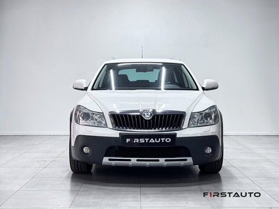 Skoda Octavia Scout 2.0 TDI 4x4 GPS DRAG P-SENSORER M-VÄRMAR