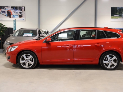 Volvo V60 D5 215HK Momentum Fullservad/Drag/Dieselvärmare