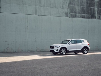 Volvo XC40B4 FWD Bensin Core SE II, Nybil Snabb Leverans 2024, SUV