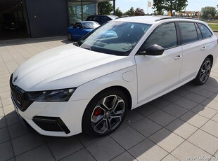 Skoda Octavia RS iV Combi DSG Parkvärmare Momsbil Svensksåld 1 Ägare