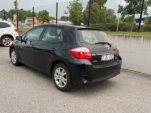 Toyota Auris 5-dörrar 1.6 Valvematic Motorvärmare/V-hjul