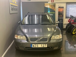 Volvo V70 2.4 Dynamic Edition KAMREMBYTT/BESIKTIGAD/S+V