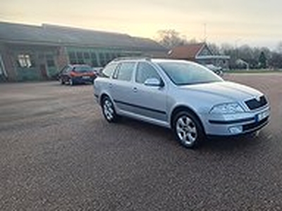 Skoda Octavia Kombi 1.6 MPI NY Servad