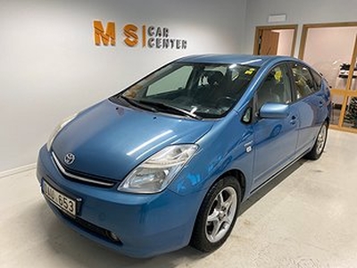 Toyota Prius 1.5 VVT-i + 3CM CVT JBL M-värm Navi P-sensor