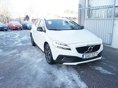 Volvo V40 Cross Country D2 120HK MOMENTUM / NAVI / VÄRMARE